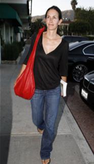 Courteney Cox feet photo thumbnail