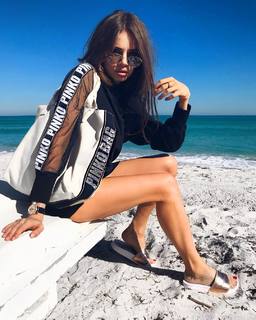 Xenia Tchoumitcheva feet photo thumbnail