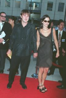 Courteney Cox feet photo thumbnail
