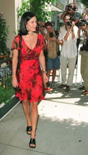 Courteney Cox feet photo thumbnail