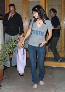 Courteney Cox feet photo thumbnail