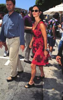 Courteney Cox feet photo thumbnail
