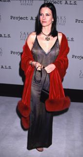 Courteney Cox feet photo thumbnail