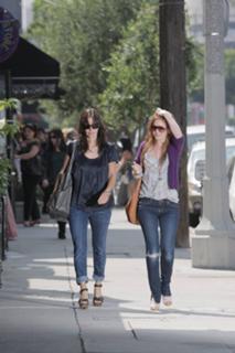 Courteney Cox feet photo thumbnail