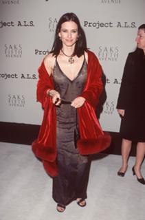 Courteney Cox feet photo thumbnail