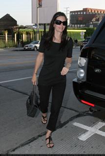 Courteney Cox feet photo thumbnail