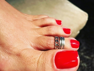 Karin Klemp feet photo thumbnail