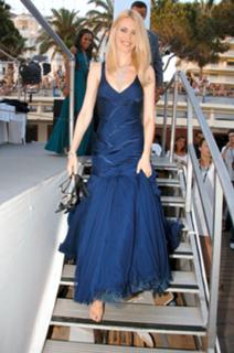 Claudia Schiffer feet photo 3