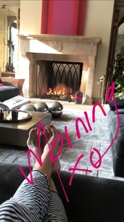 Brooke Burke feet photo thumbnail