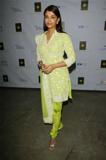 Aishwarya Rai Bachchan feet photo thumbnail