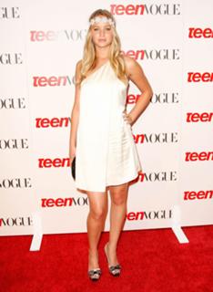 Jennifer Lawrence feet photo thumbnail