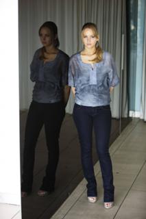 Jennifer Lawrence feet photo thumbnail