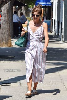 Selma Blair feet photo thumbnail