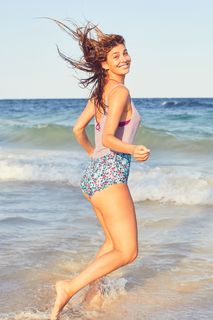 Camila Morrone feet photo thumbnail