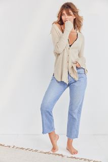 Camila Morrone feet photo thumbnail