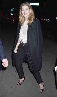 Rosamund Pike feet photo thumbnail