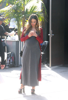 Jessica Alba feet photo thumbnail