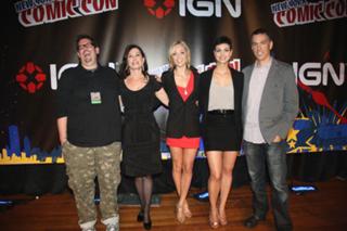 Laura Vandervoort feet photo thumbnail