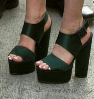 Maisie Williams feet photo thumbnail