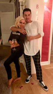 Christina Aguilera feet photo thumbnail