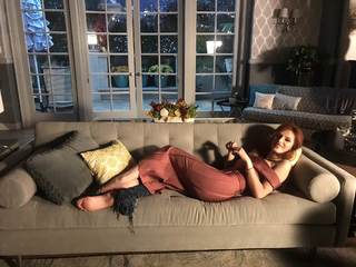 Bella Thorne feet photo thumbnail