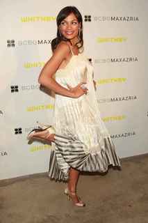 Rosario Dawson feet photo thumbnail