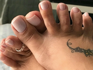 Karin Klemp feet photo thumbnail