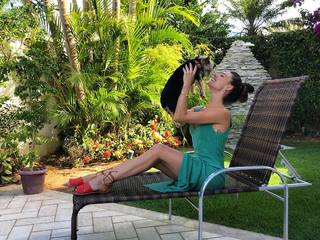 Isis Valverde feet photo thumbnail