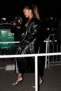 Rihanna feet photo thumbnail