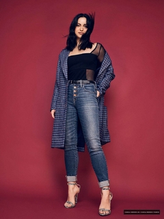 Camila Mendes feet photo thumbnail
