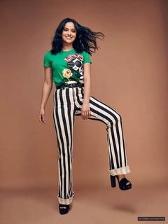 Camila Mendes feet photo thumbnail