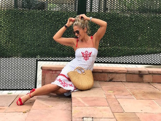Adriane Galisteu feet photo thumbnail
