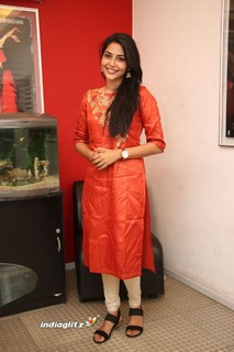 Aishwarya Lekshmi feet photo 2