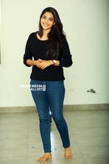 Aishwarya Lekshmi feet photo 5