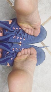 Alaine Crissiê feet photo thumbnail