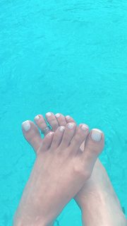 Alaine Crissiê feet photo thumbnail
