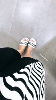Carla Diaz feet photo thumbnail