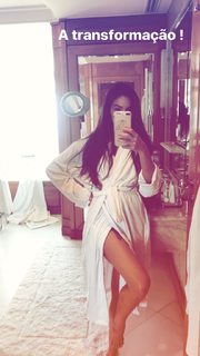 Isis Valverde feet photo thumbnail