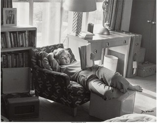 Marilyn Monroe feet photo thumbnail