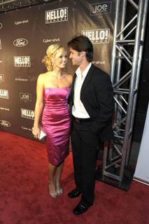 Laura Vandervoort feet photo thumbnail