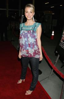 Kaley Cuoco feet photo thumbnail