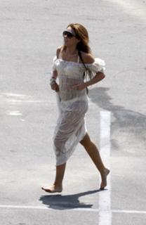 Miley Cyrus feet photo thumbnail