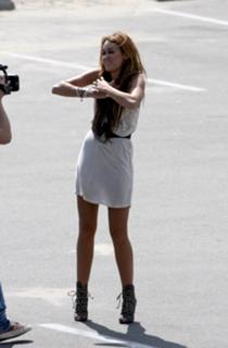 Miley Cyrus feet photo thumbnail