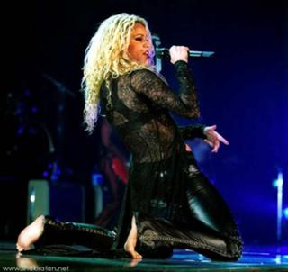 Shakira feet photo thumbnail