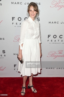 Maya Hawke feet photo 2