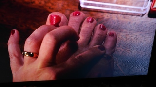 Drew Barrymore feet photo thumbnail