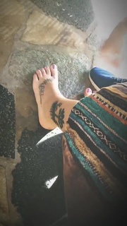 Paris Jackson feet photo thumbnail