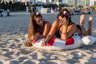Claudia Romani feet photo thumbnail