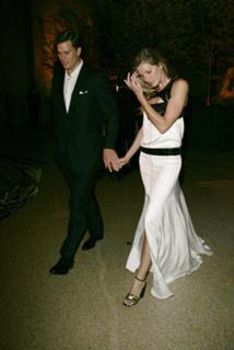 Gisele Bündchen feet photo thumbnail
