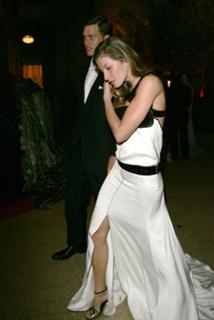 Gisele Bündchen feet photo thumbnail